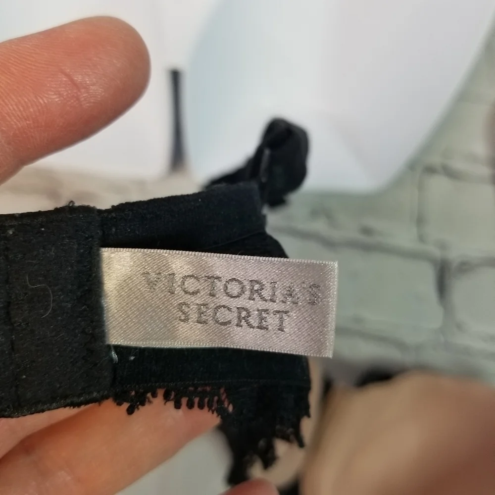 Victorias Secret VS black beige lace lined demi bra 32dd